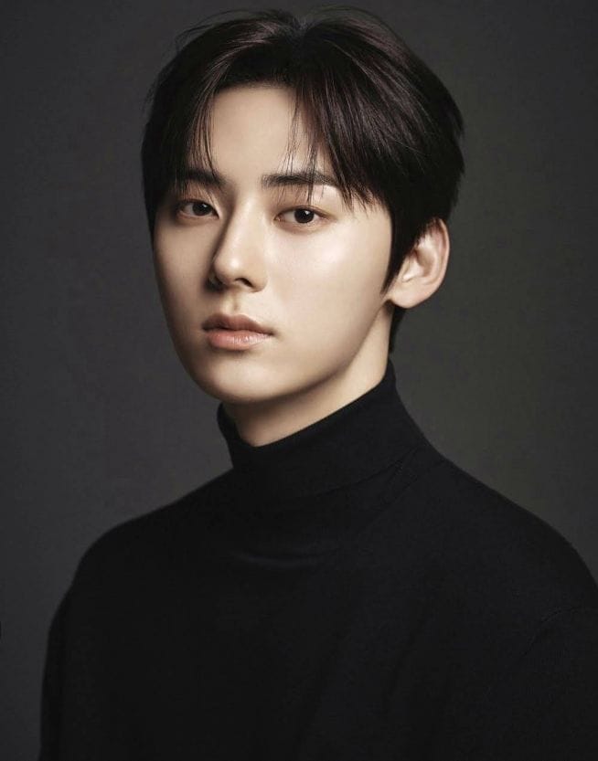 Hwang Min-hyun (황민현)